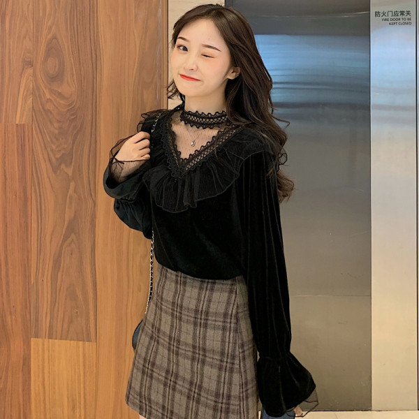 Modern női ing csipkével és hosszú ujjal