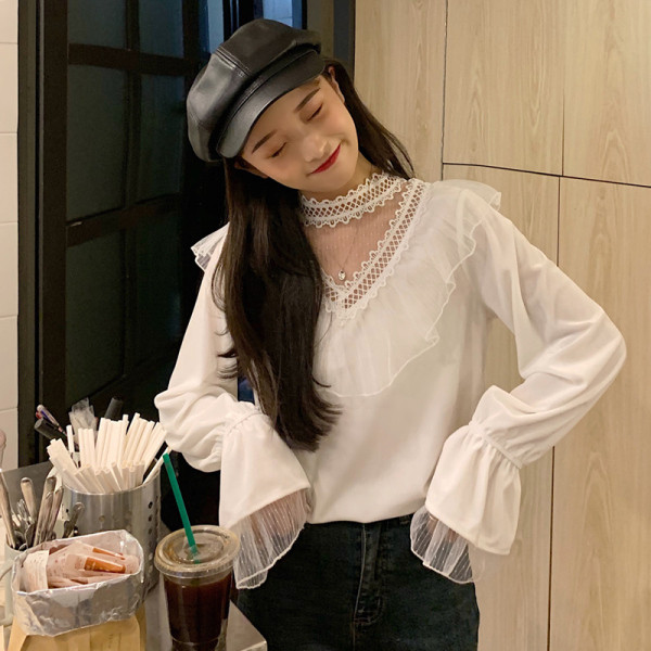 Modern női ing csipkével és hosszú ujjal