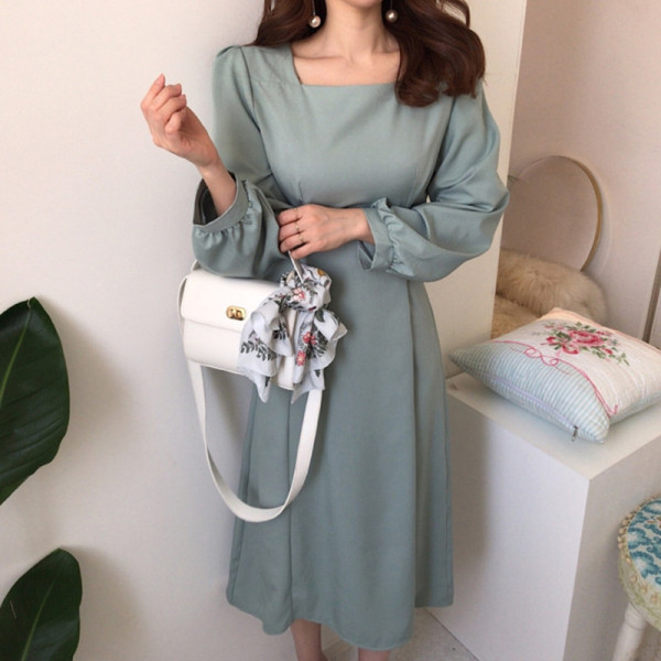 Kandilise kaelusega naiste kleit – pikk, rohelise värvi mudel