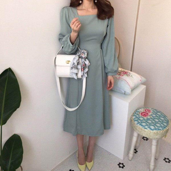 Kandilise kaelusega naiste kleit – pikk, rohelise värvi mudel