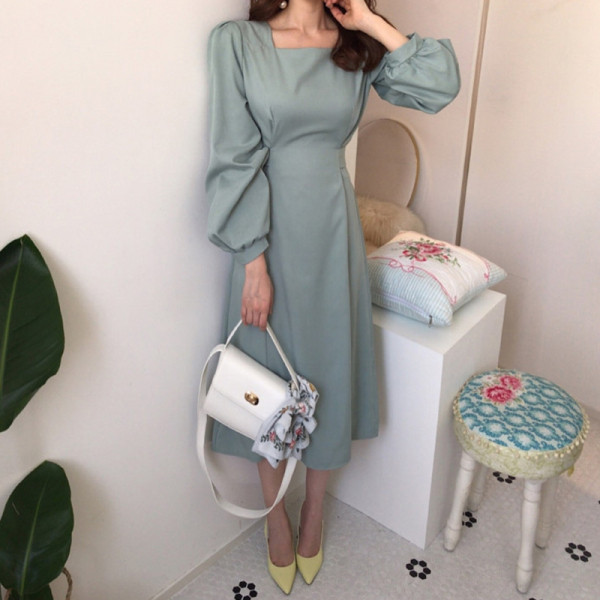 Kandilise kaelusega naiste kleit – pikk, rohelise värvi mudel