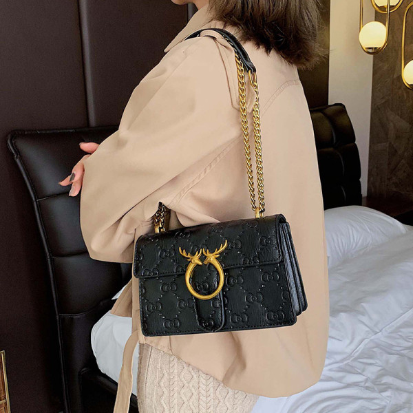 Naiste kaasaegne pika sanga ja metallist kinnitusega ökonahast kott