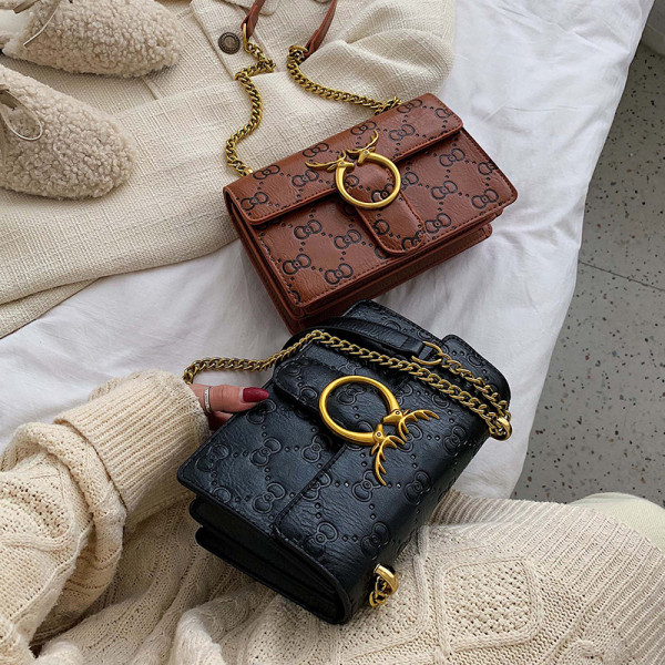 Naiste kaasaegne pika sanga ja metallist kinnitusega ökonahast kott