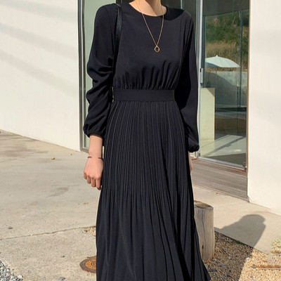 Női rakott ruha kerek nyakkivágással - hosszú modell