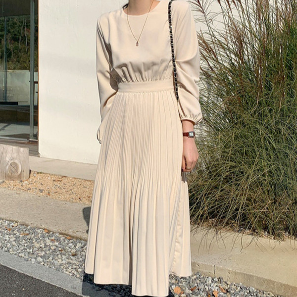 Női rakott ruha kerek nyakkivágással - hosszú modell