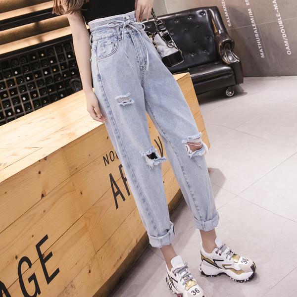 Női széles farmer fűzős, szakadt motívumokkal