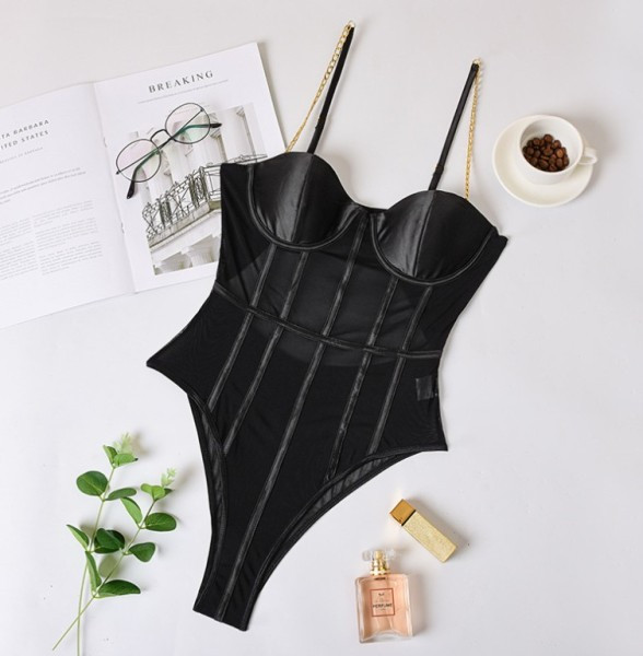 Mūsdienīgs sieviešu caurspīdīgs bodijs ar metāla siksnām tipa ķēdīti