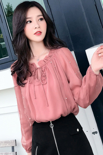 Modern női blúz gyöngyökkel és nyakkendőkkel