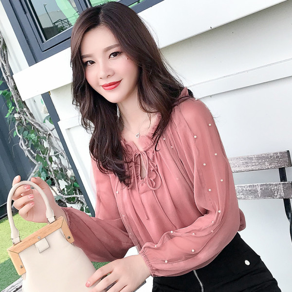 Modern női blúz gyöngyökkel és nyakkendőkkel