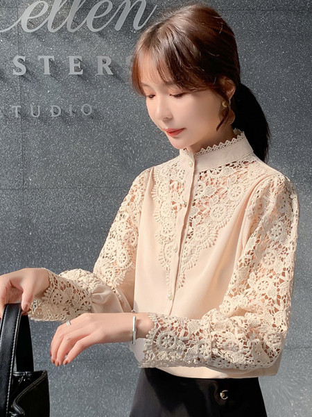Új modell tavaszi női ing csipkével és bézs gombokkal