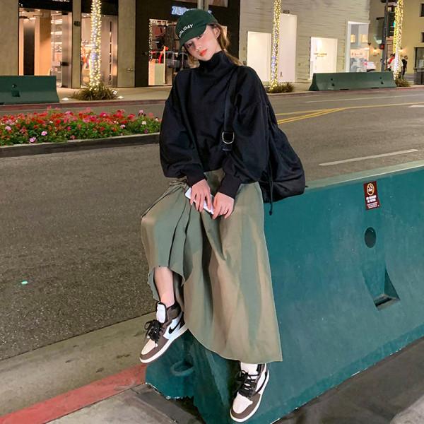 Új modell női blúz pólógallérral és széles ujjakkal