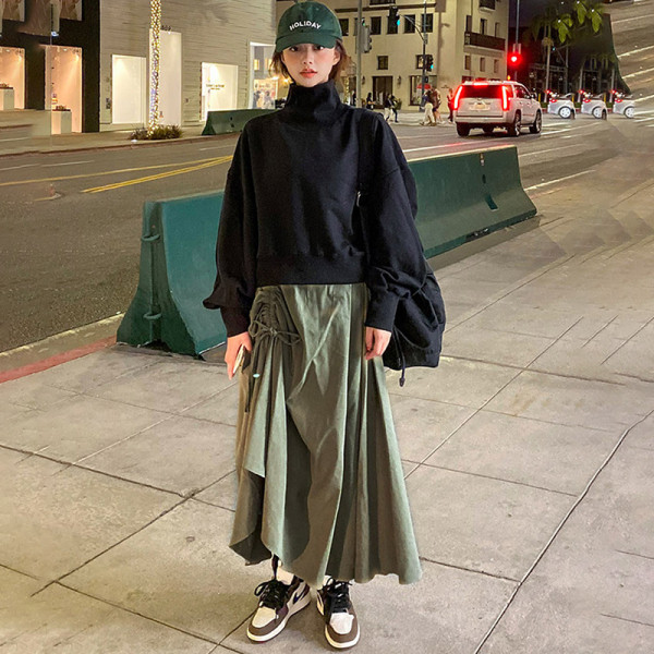 Új modell női blúz pólógallérral és széles ujjakkal