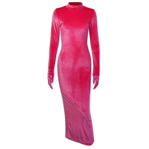 Hosszú női bársonyruha testre szabott modell csupasz háttal és hosszú ujjakkal