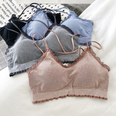 Női melltartó vékony pántokkal és fürtökkel