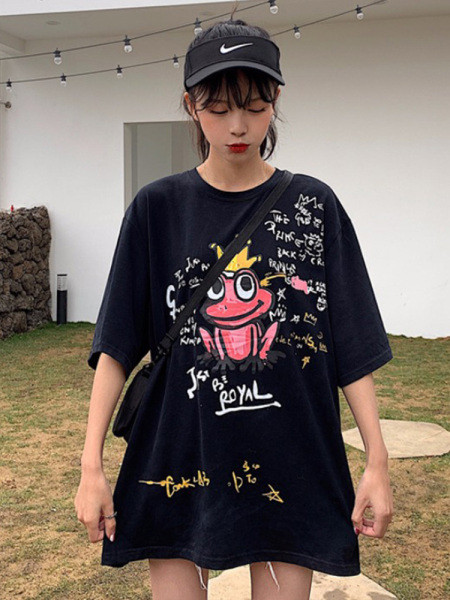 Széles modell női póló színes rátéttel és feliratokkal