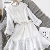 Női sifon ruha ovális nyakkivágással és hímzéssel