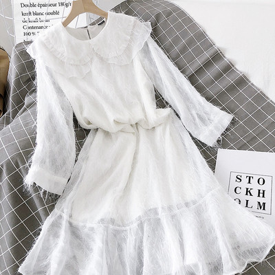 Női sifon ruha ovális nyakkivágással és hímzéssel