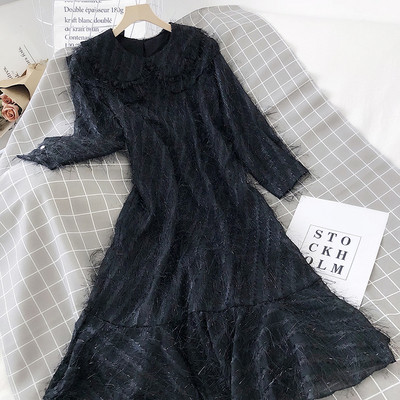 Női sifon ruha ovális nyakkivágással és hímzéssel