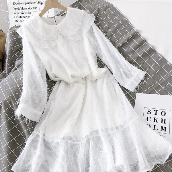 Női sifon ruha ovális nyakkivágással és hímzéssel