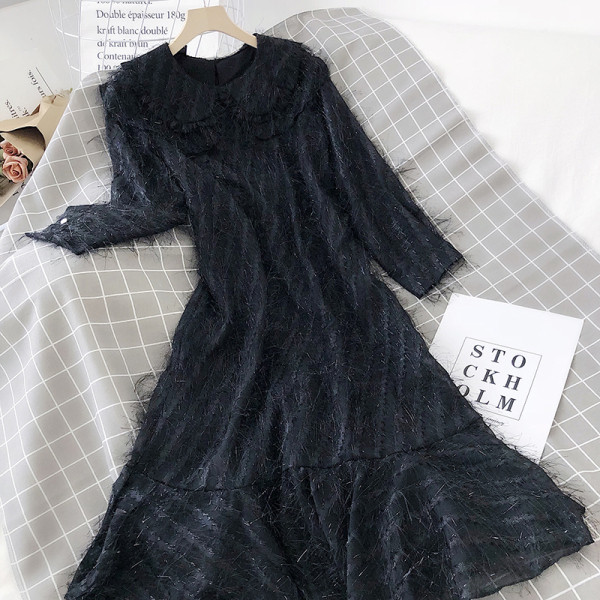 Női sifon ruha ovális nyakkivágással és hímzéssel