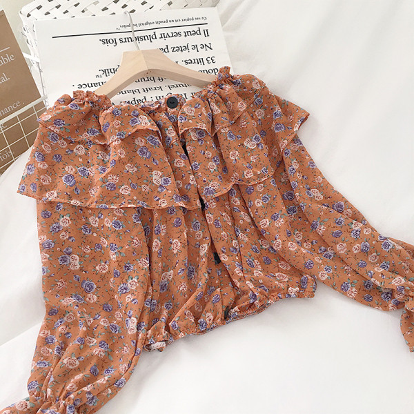 Lilleline daamipluus pikkade varrukate ja nööpidega