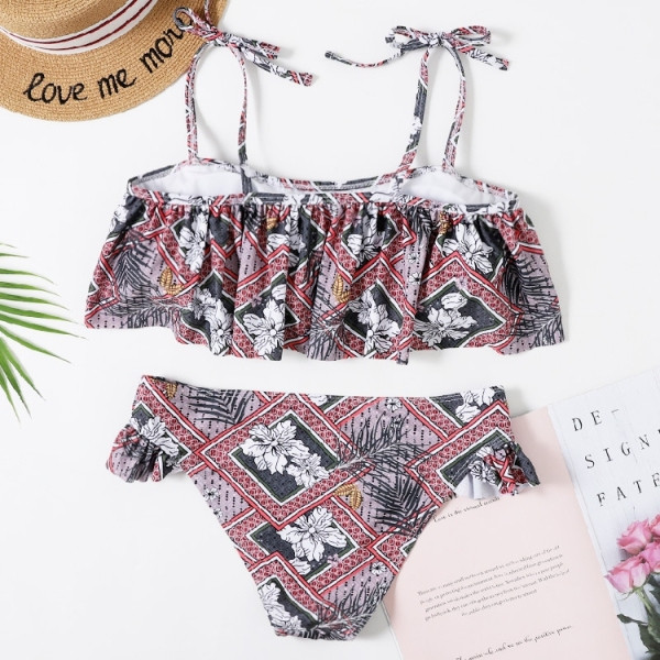 Női színes fürdőruha két részből, fürtökkel