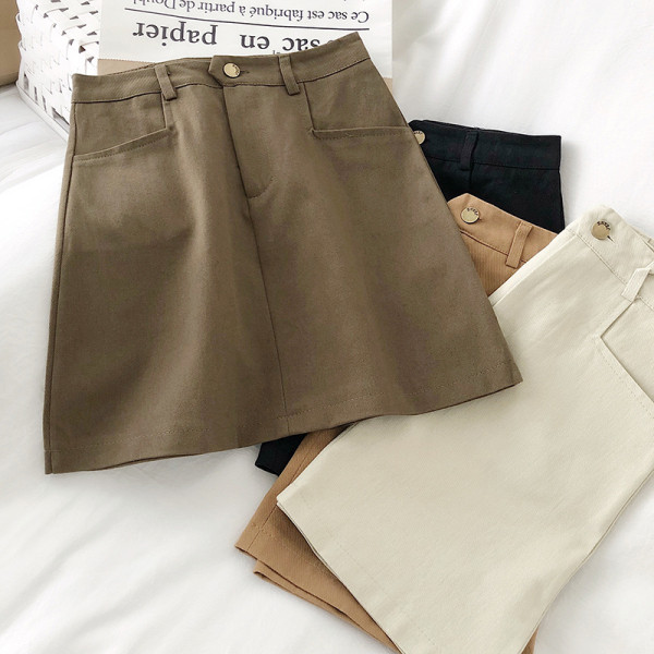 Női farmerszoknya magas derékkal és zsebekkel