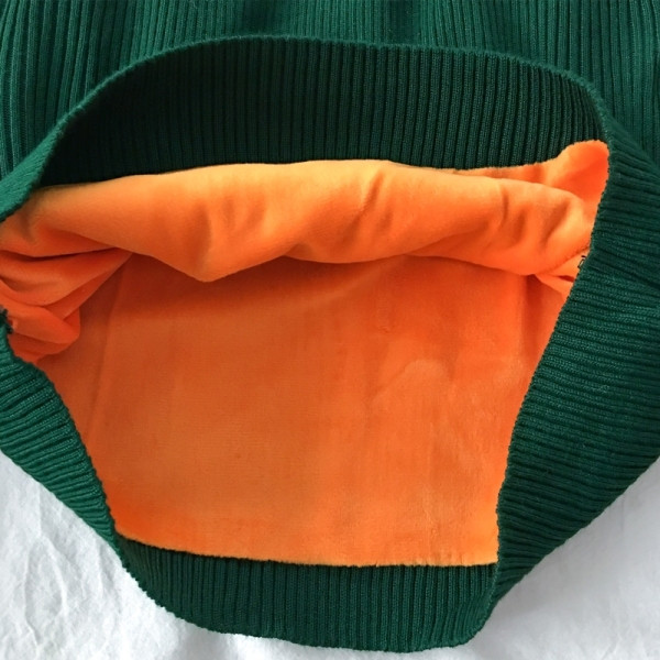 Sima női pulóver puha béléssel, ovális nyakkivágással és hosszú ujjakkal