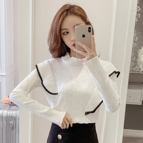 Alkalmi női blúz alacsony gallérral és hosszú ujjal