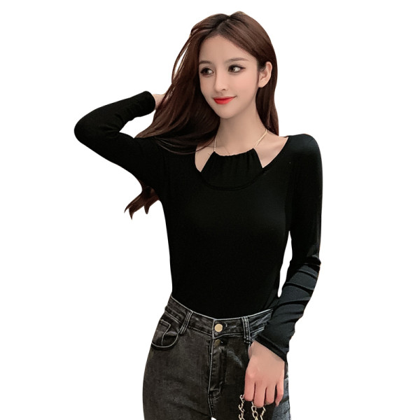 Moteriška palaidinė su ovalia iškirpte ir ilgomis rankovėmis