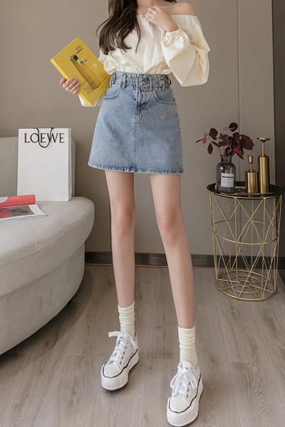 Lezser női farmerszoknya magas derékkal és zsebekkel