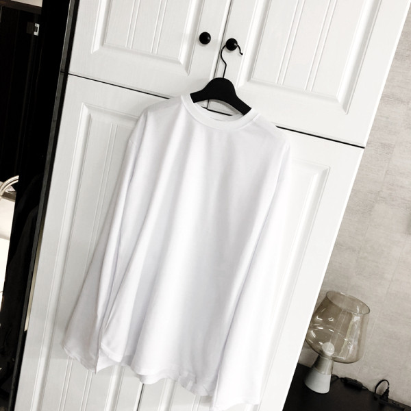 Sima modell férfi blúz ovális nyakkivágással és hosszú ujjal