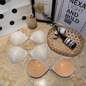 Öntapadó női melltartó szilikonnal és csipkével