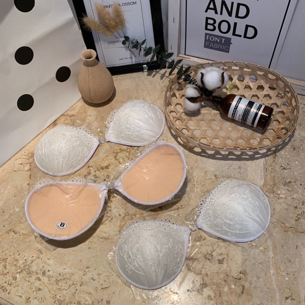 Öntapadó női melltartó szilikonnal és csipkével