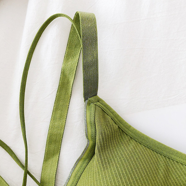 Női melltartó, összefont pántokkal és V-nyakkal