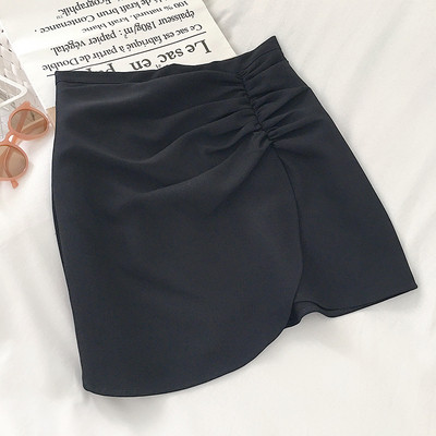 Aszimmetrikus női szoknya magas derékkal, szegélyezett résszel