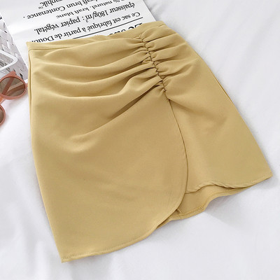 Aszimmetrikus női szoknya magas derékkal, szegélyezett résszel