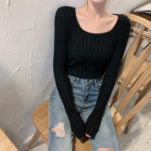 Plonas moteriškas megztinis, paprastas modelis su ovalia iškirpte ir ilgomis rankovėmis