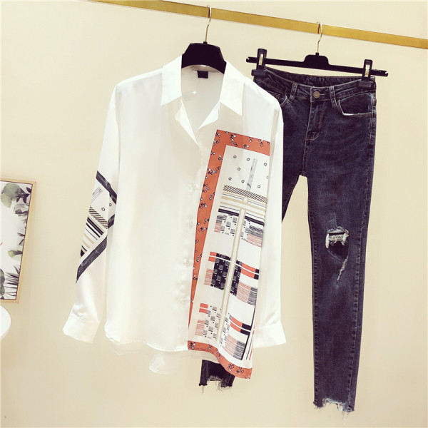 Női ing klasszikus gallérral és rátéttel