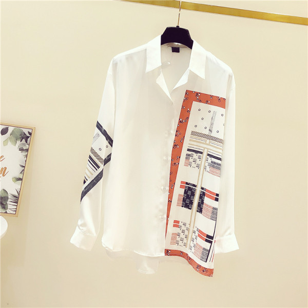 Női ing klasszikus gallérral és rátéttel