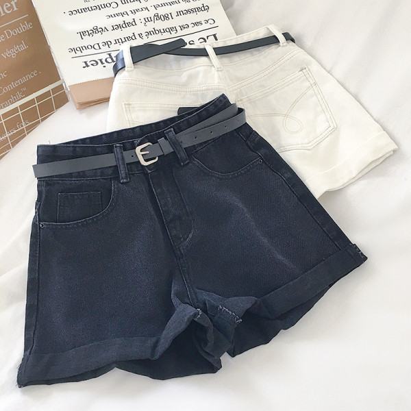 Női rövid farmer magas derékkal és övvel