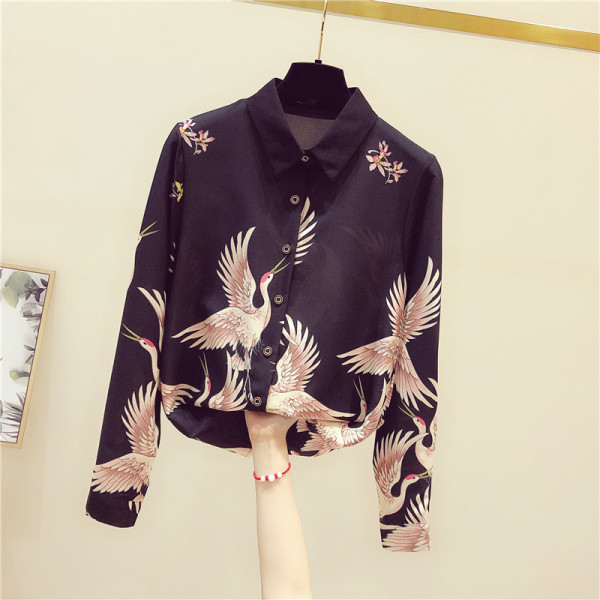 Stílusos női ing klasszikus gallérral és rátéttel