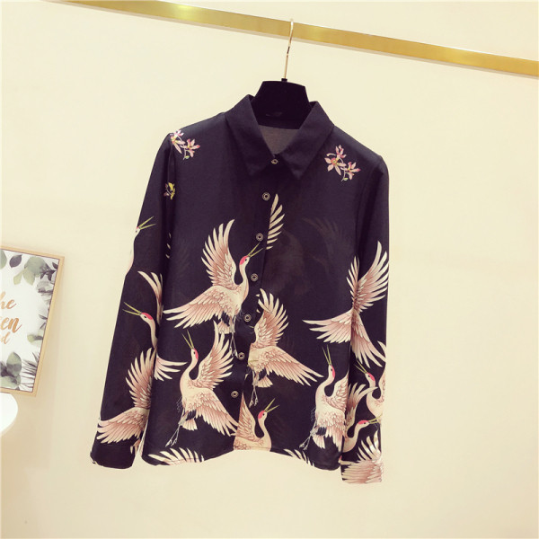 Stílusos női ing klasszikus gallérral és rátéttel