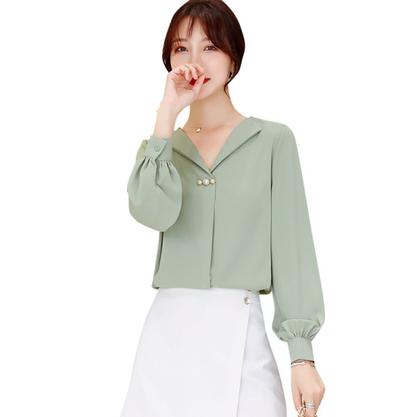 Új modell női ing spitz nyakkivágással és gyöngyökkel