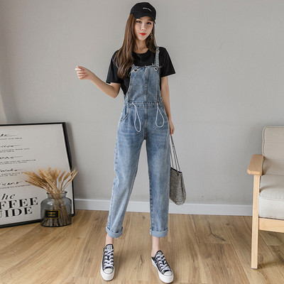 Női alkalmi kombiné nyakkendővel és zsebekkel