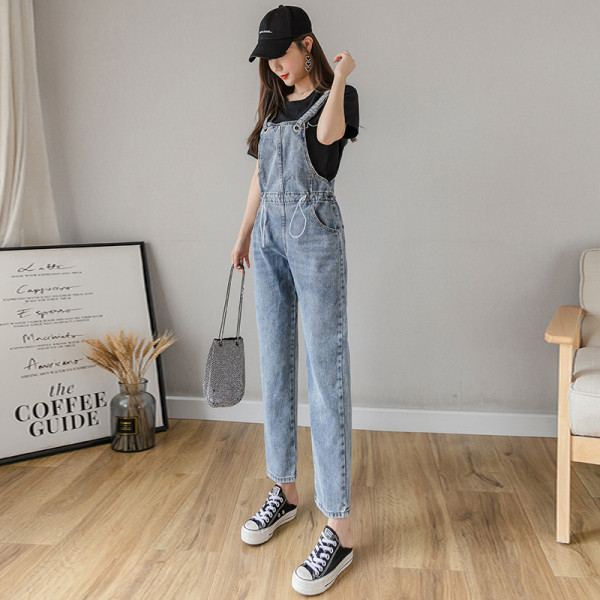 Női alkalmi kombiné nyakkendővel és zsebekkel