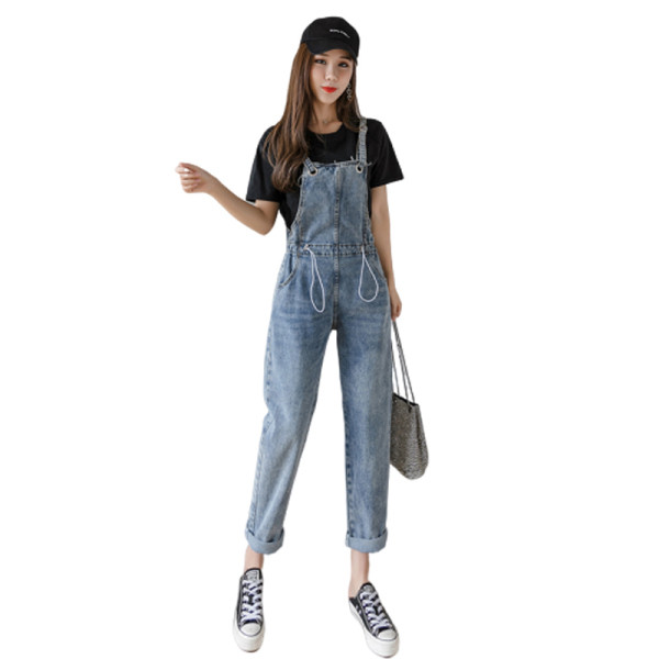 Női alkalmi kombiné nyakkendővel és zsebekkel