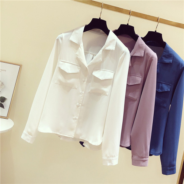 Modern női ing klasszikus gallérral és zsebekkel