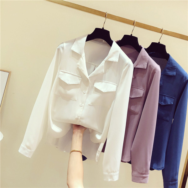 Modern női ing klasszikus gallérral és zsebekkel