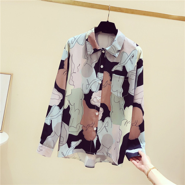 Modern női ing színes motívummal, klasszikus gallérral